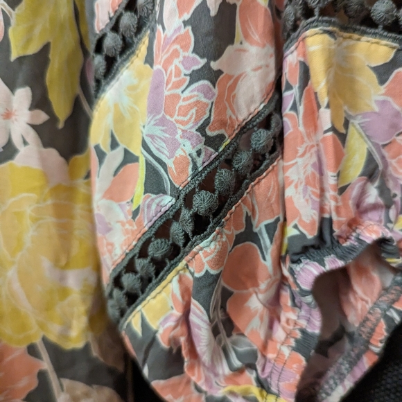 Fever blouse with pompom detail - Picture 4 of 4